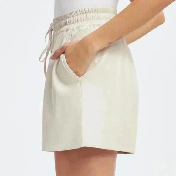 Good American Better Than Leather Shorts - Picture 2 of 7